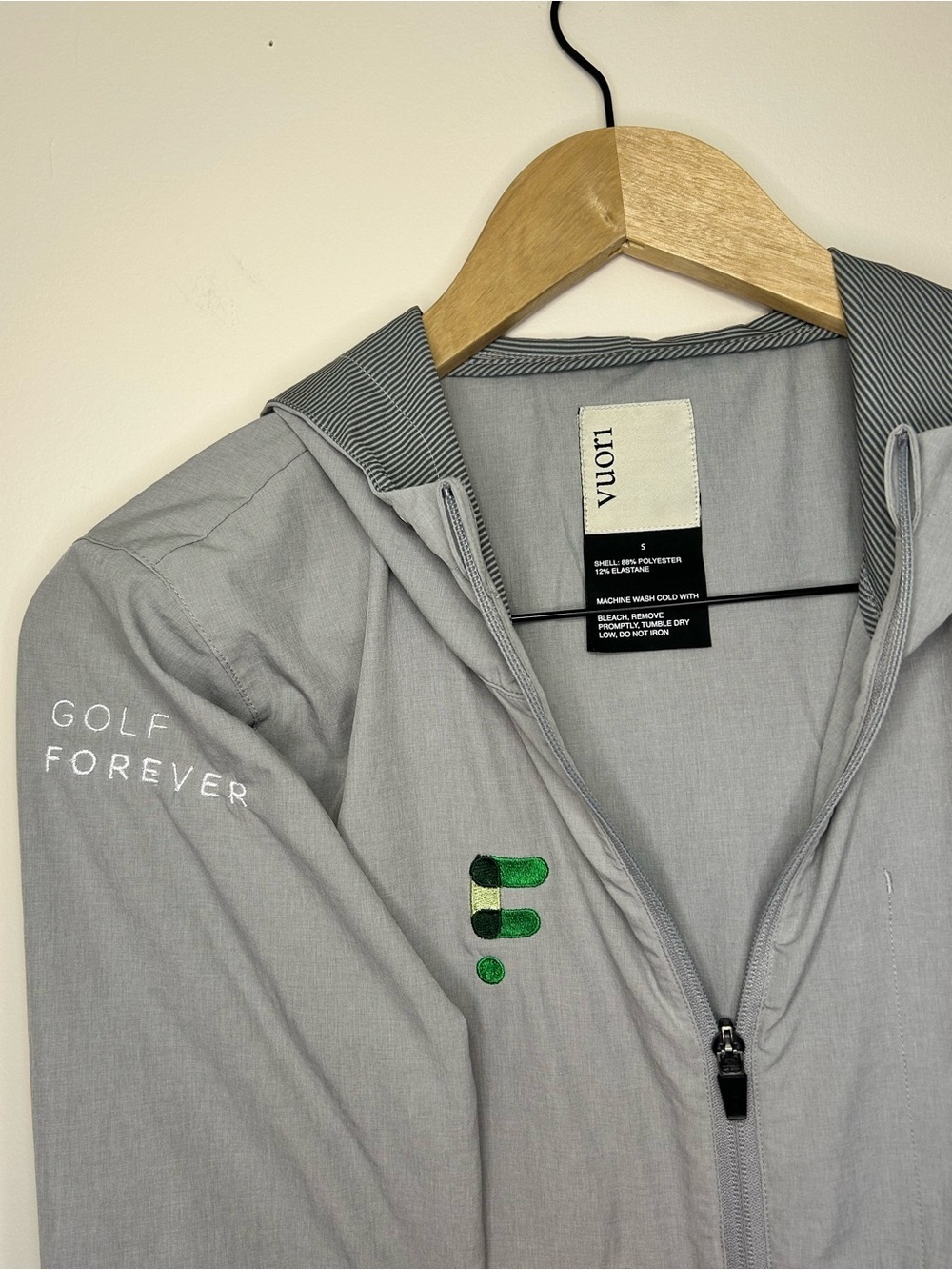 Vuori Men’s Outdoor Trainer Shell Golf Forever Embroidered Logo Size Small - Picture 3 of 8